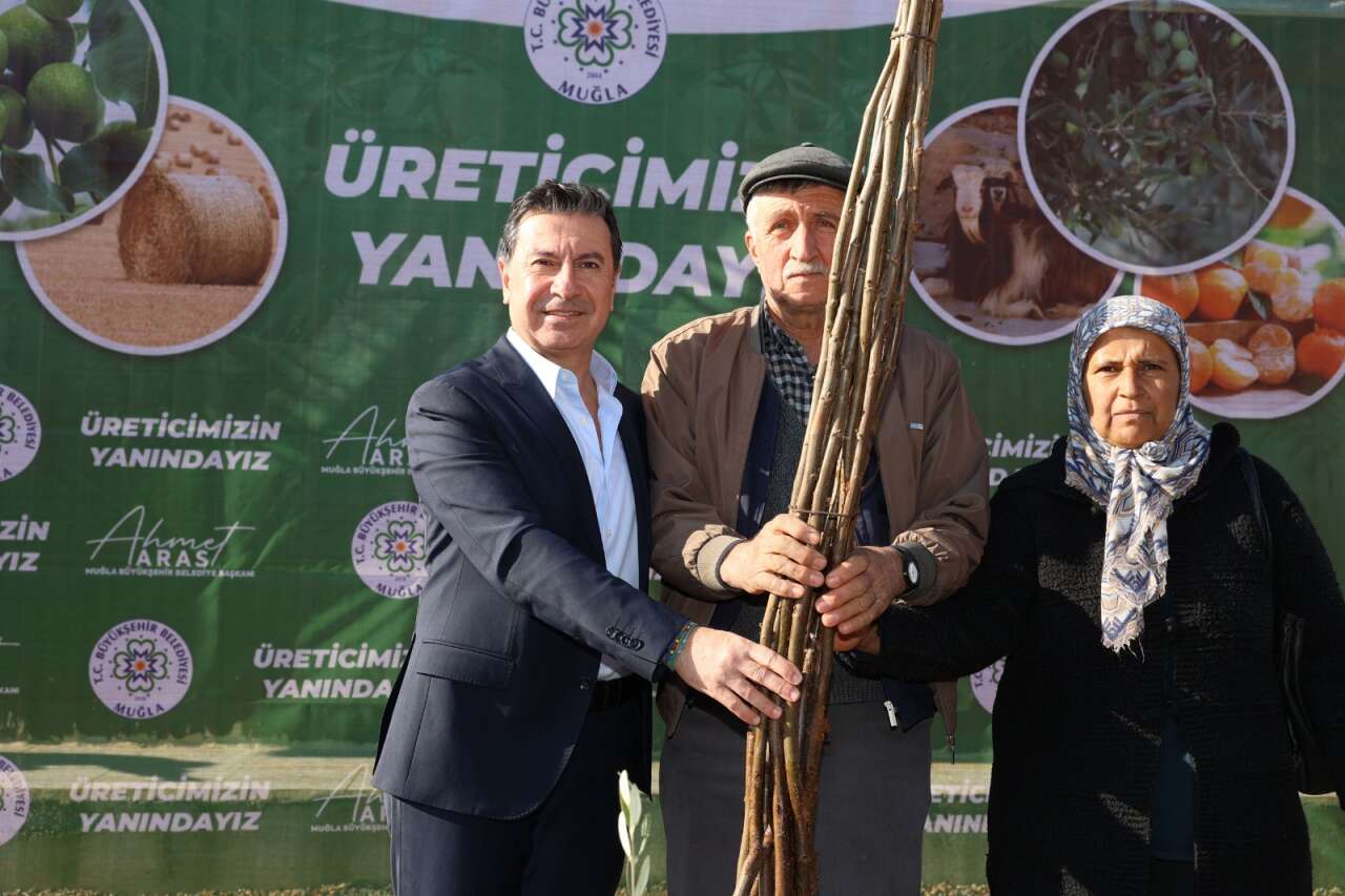 Muğla Büyükşehir'den Tarıma Büyük Destek: Binlerce Üreticiye Fidan, Yem ve Ekipman 4